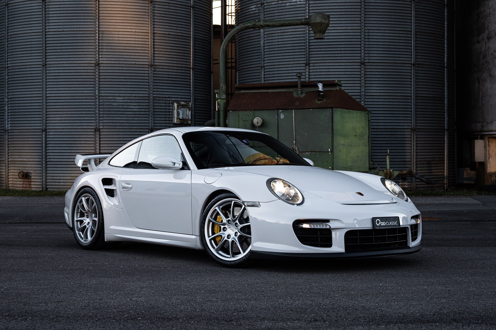PORSCHE 911 GT2-image-1