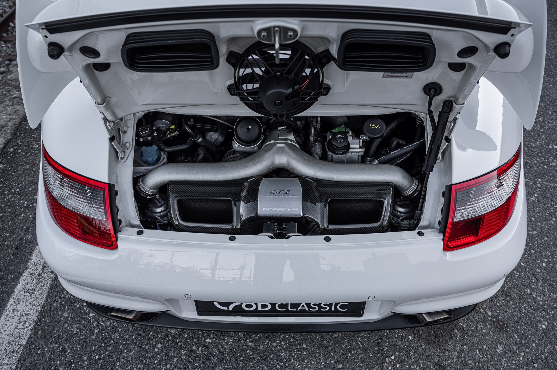 PORSCHE 911 GT2-image-11
