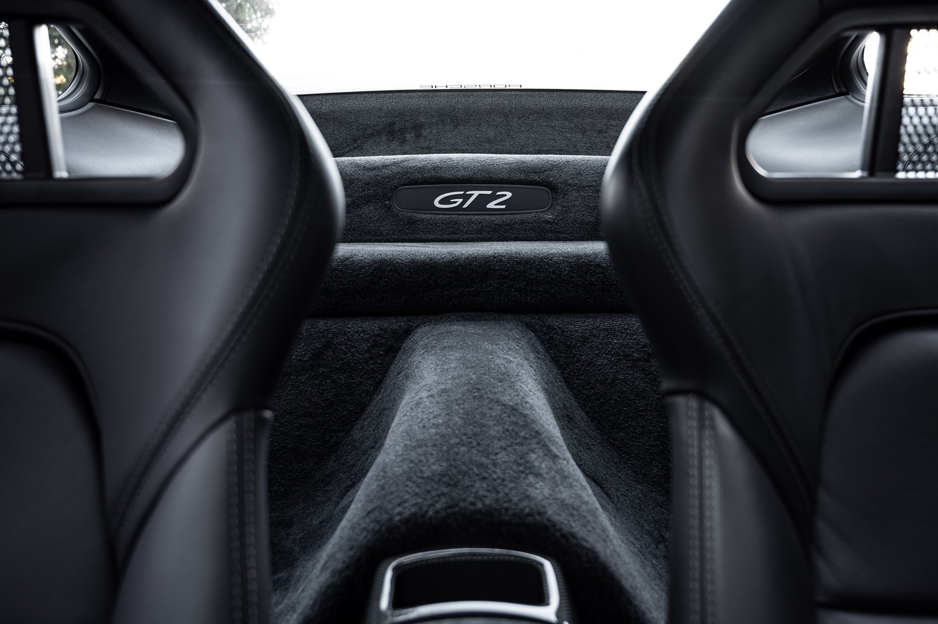 PORSCHE 911 GT2-image-12