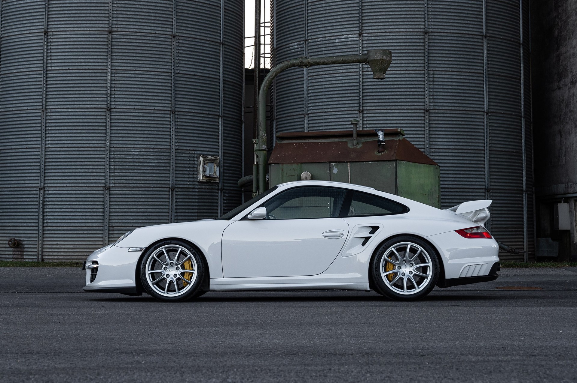 PORSCHE 911 GT2-image-2