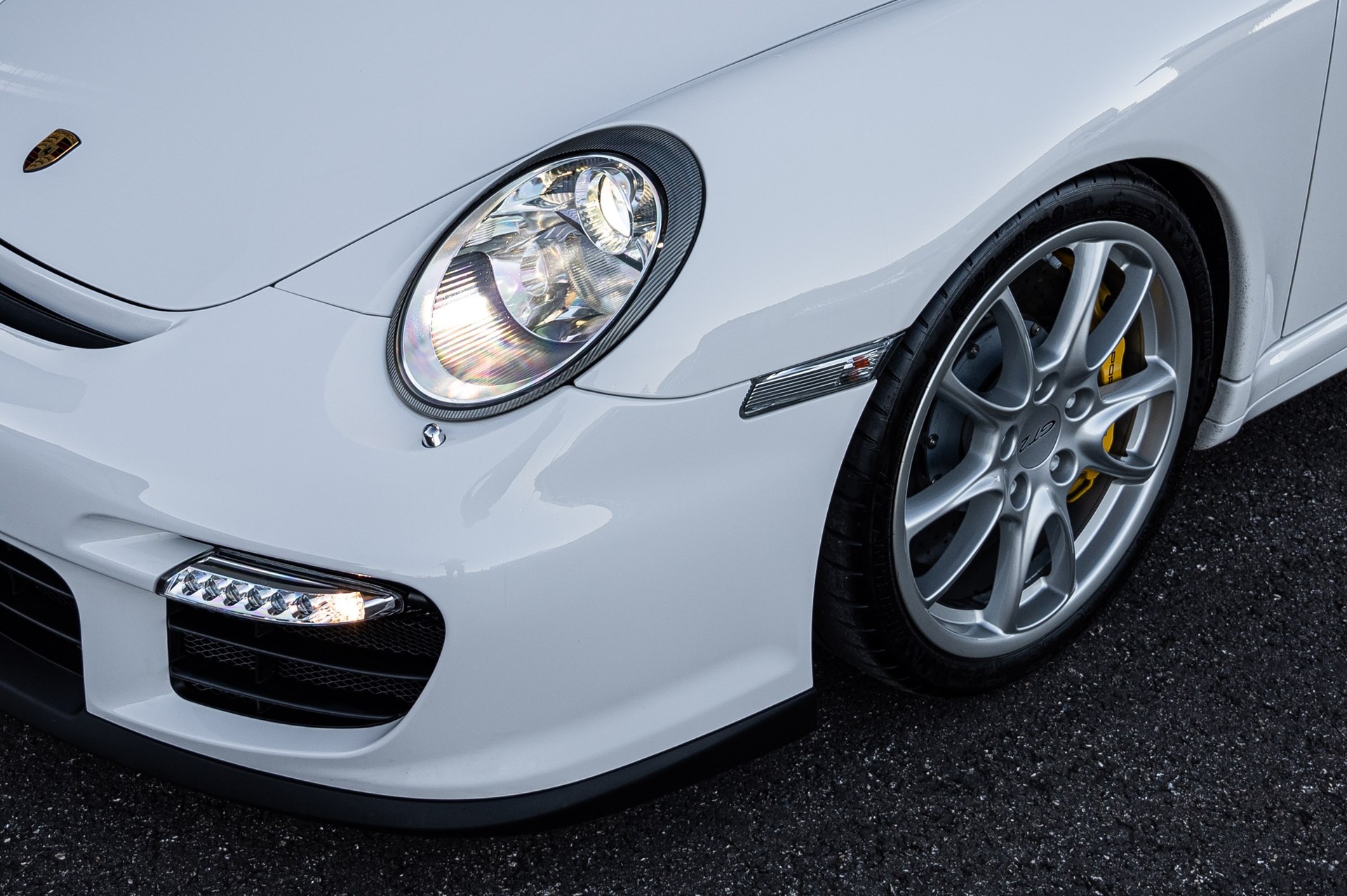 PORSCHE 911 GT2-image-4