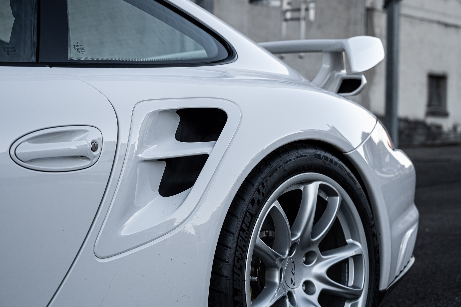 PORSCHE 911 GT2-image-6