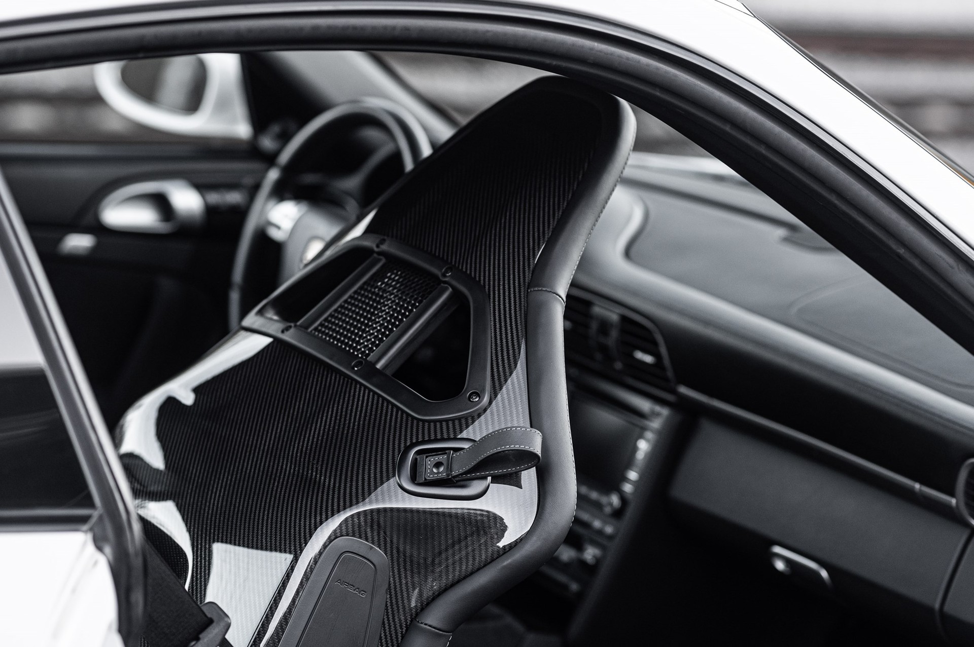 PORSCHE 911 GT2-image-13