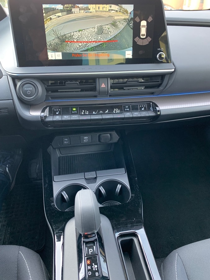 TOYOTA Prius 2.0VVT-i Plug-in Hybrid Style-image-13