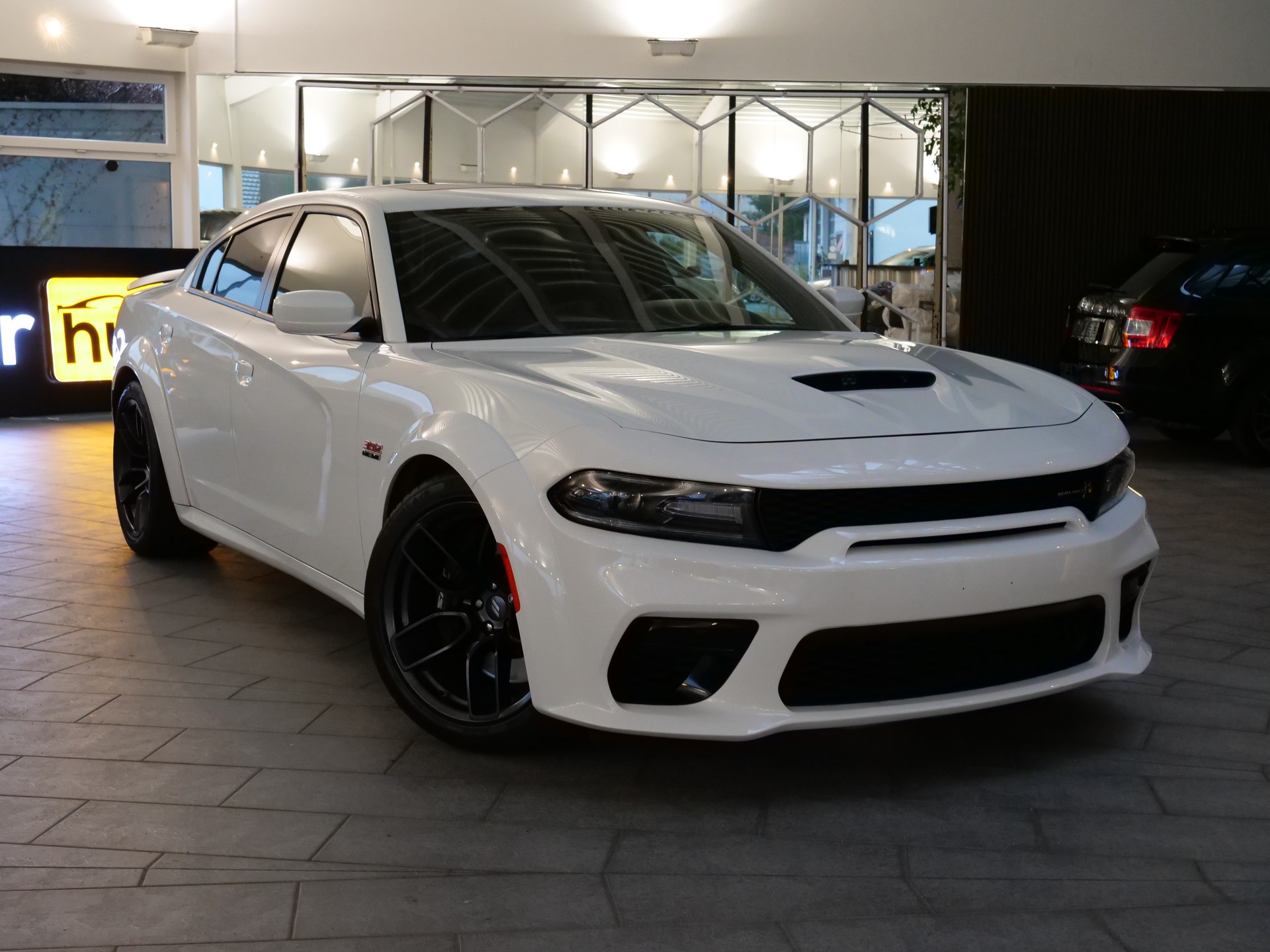 DODGE Charger ScatPack & Original Widebody-showroom-element-1