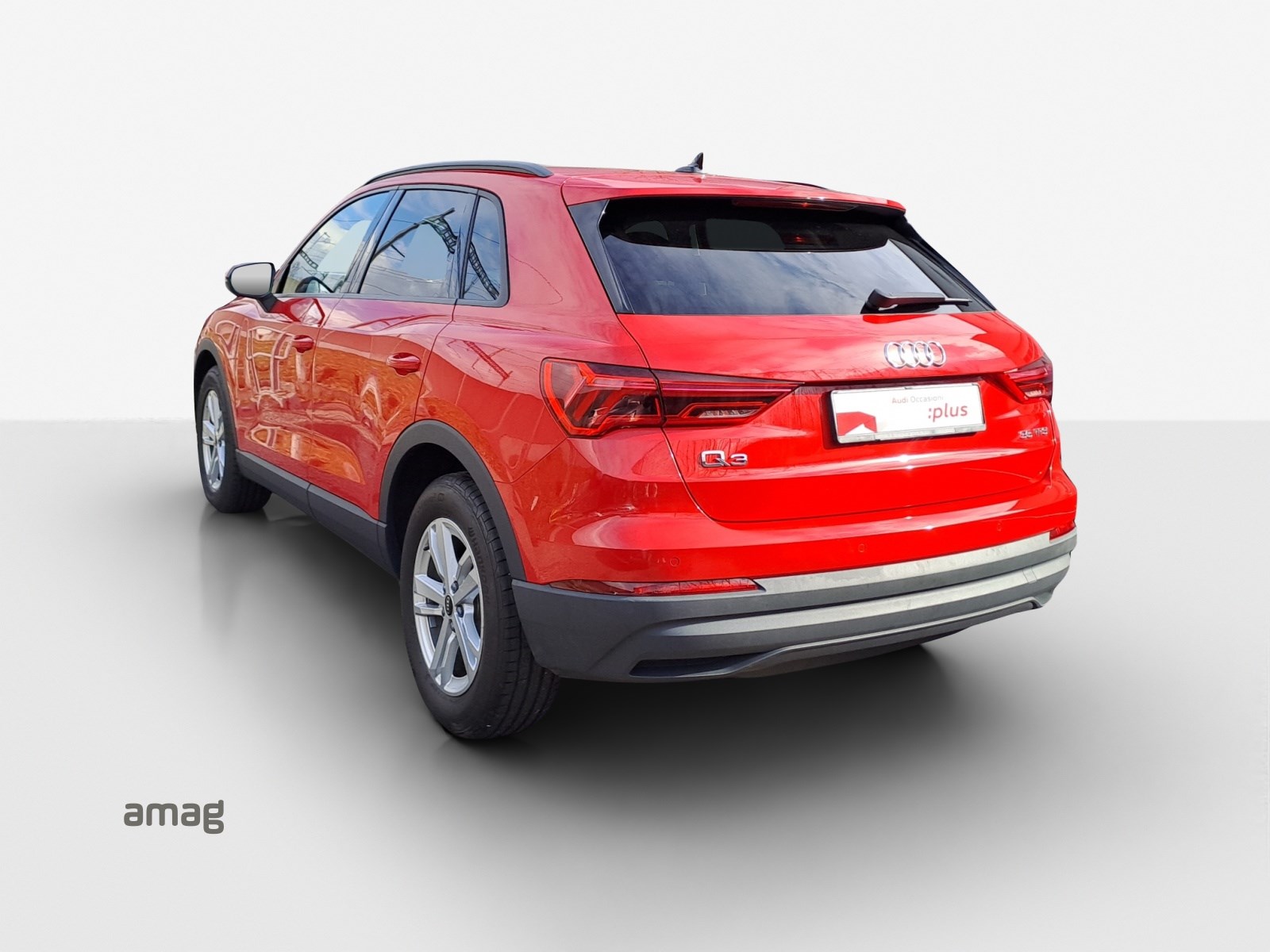 AUDI Q3 35 TFSI Attraction S-tronic-showroom-element-2