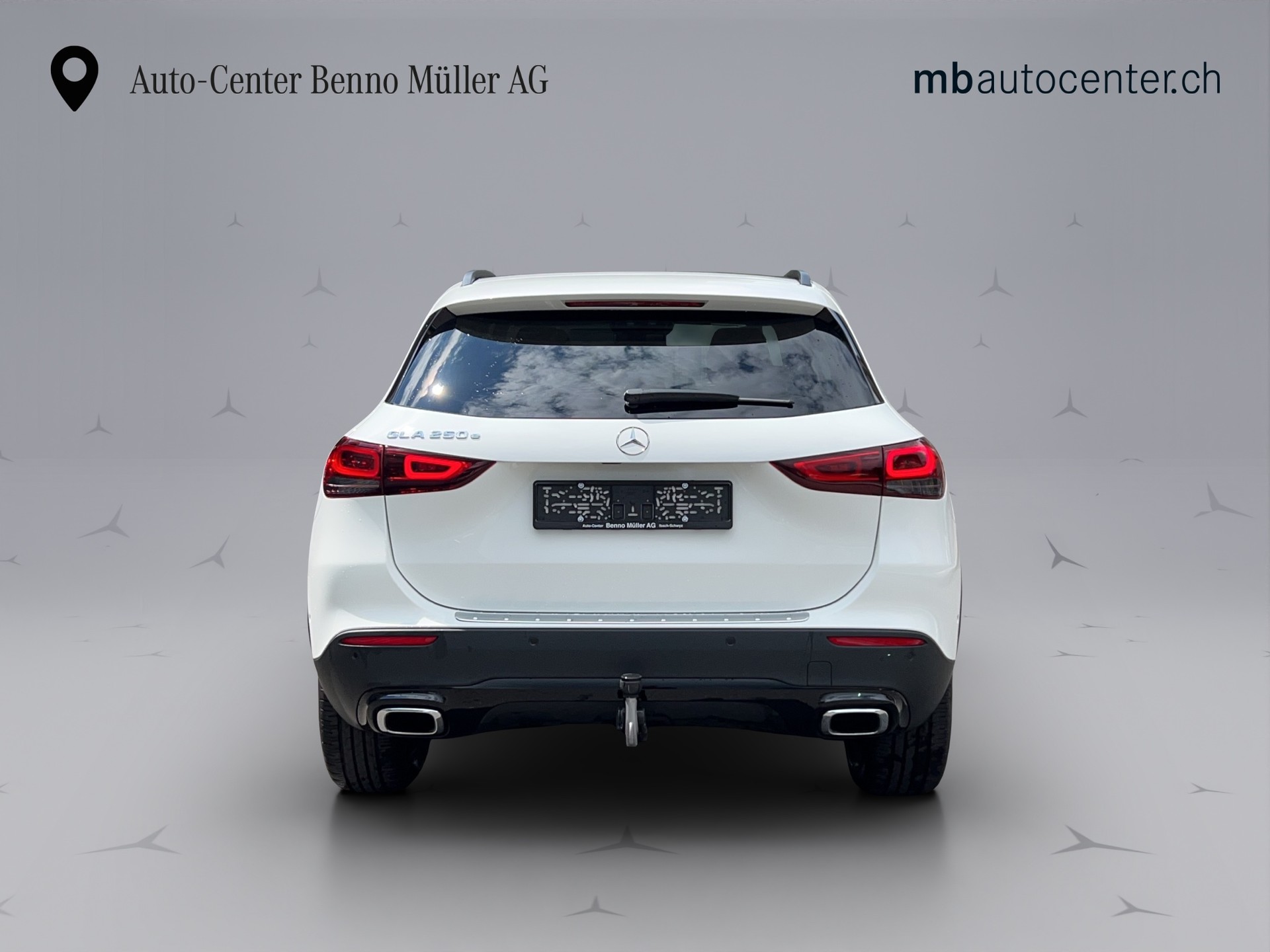 MERCEDES-BENZ GLA 250e Progressive 8G-DCT-showroom-element-3