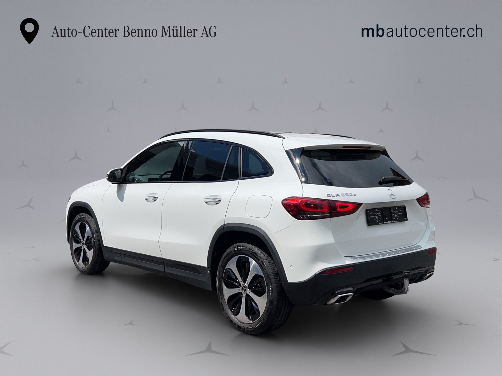 MERCEDES-BENZ GLA 250e Progressive 8G-DCT-showroom-element-2