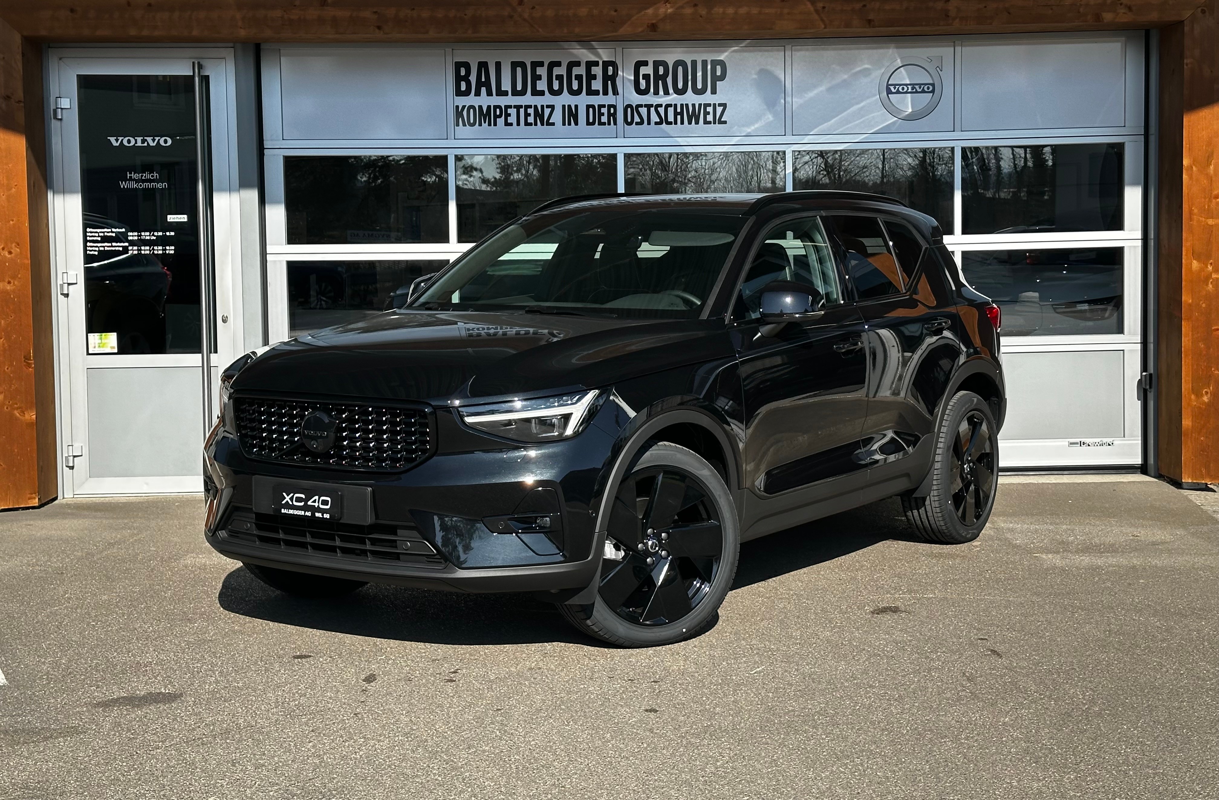 VOLVO XC40 2.0 B4 MH Ultra Black Edi (SUV / Geländewagen) Volvo VOLVO XC40 2.0 B4 MH Ultra Black Edi (SUV / Geländewagen)