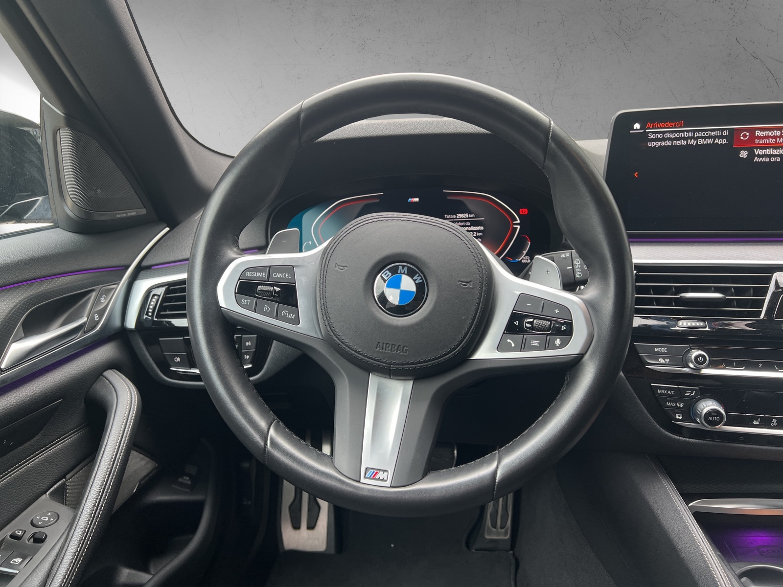 BMW 520d xDrive 48V Touring Pure M Sport Edition-image-12