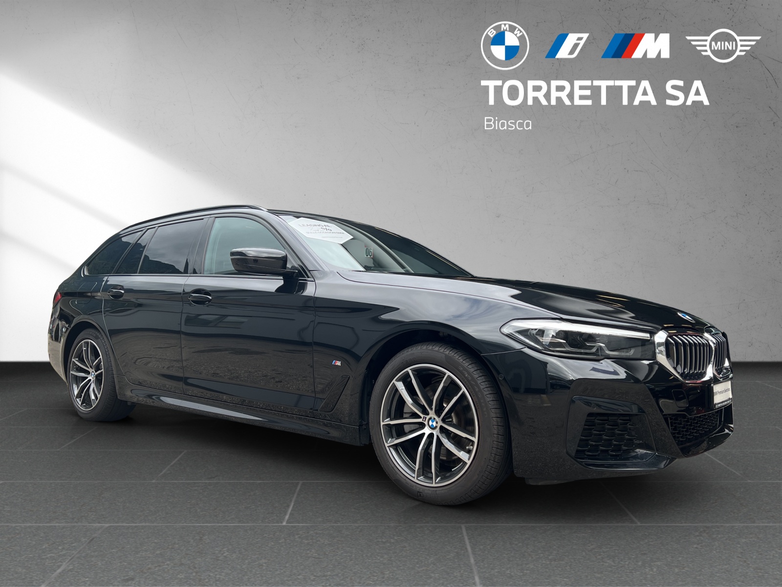 BMW 520d xDrive 48V Touring Pure M Sport Edition-image-6