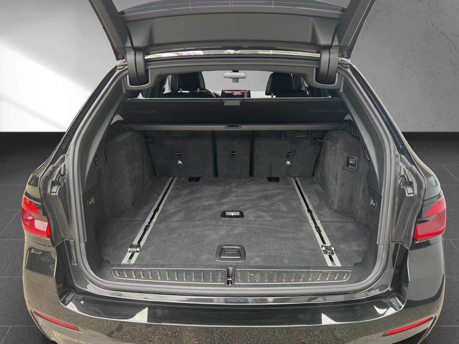 BMW 520d xDrive 48V Touring Pure M Sport Edition-image-17