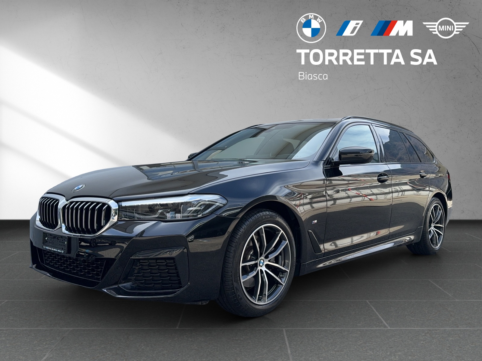 BMW 520d xDrive 48V Touring Pure M Sport Edition-image-0