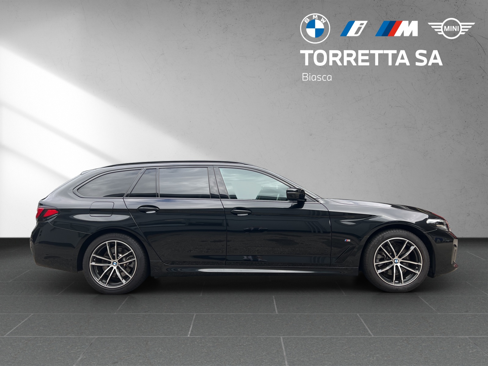 BMW 520d xDrive 48V Touring Pure M Sport Edition-image-5