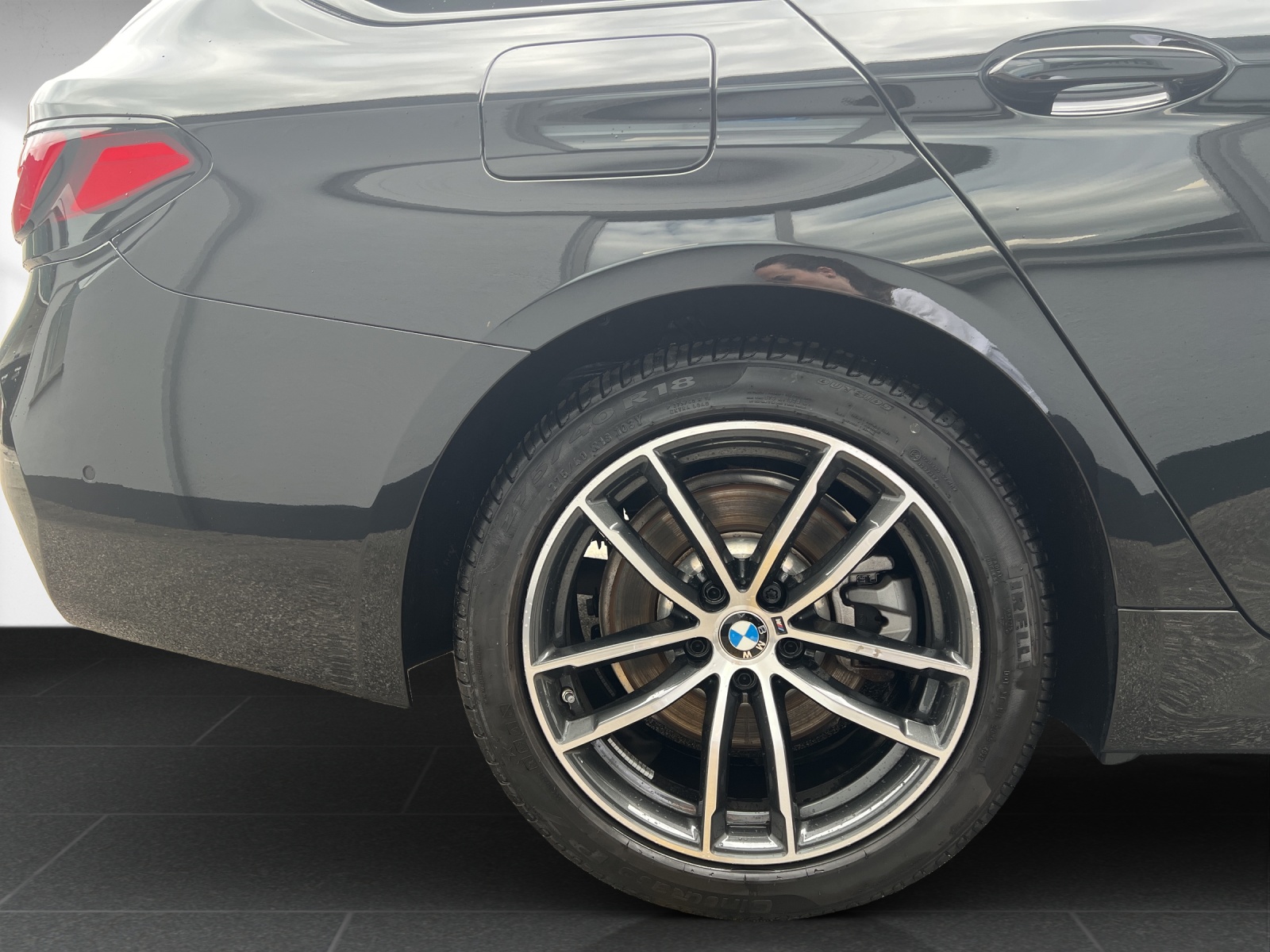 BMW 520d xDrive 48V Touring Pure M Sport Edition-image-10