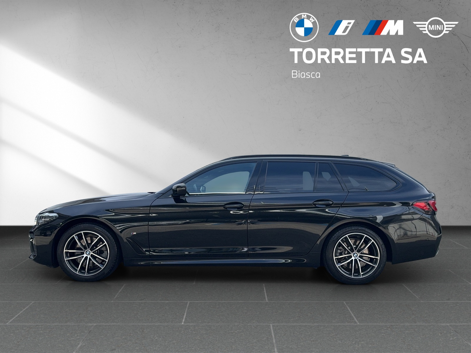 BMW 520d xDrive 48V Touring Pure M Sport Edition-image-1