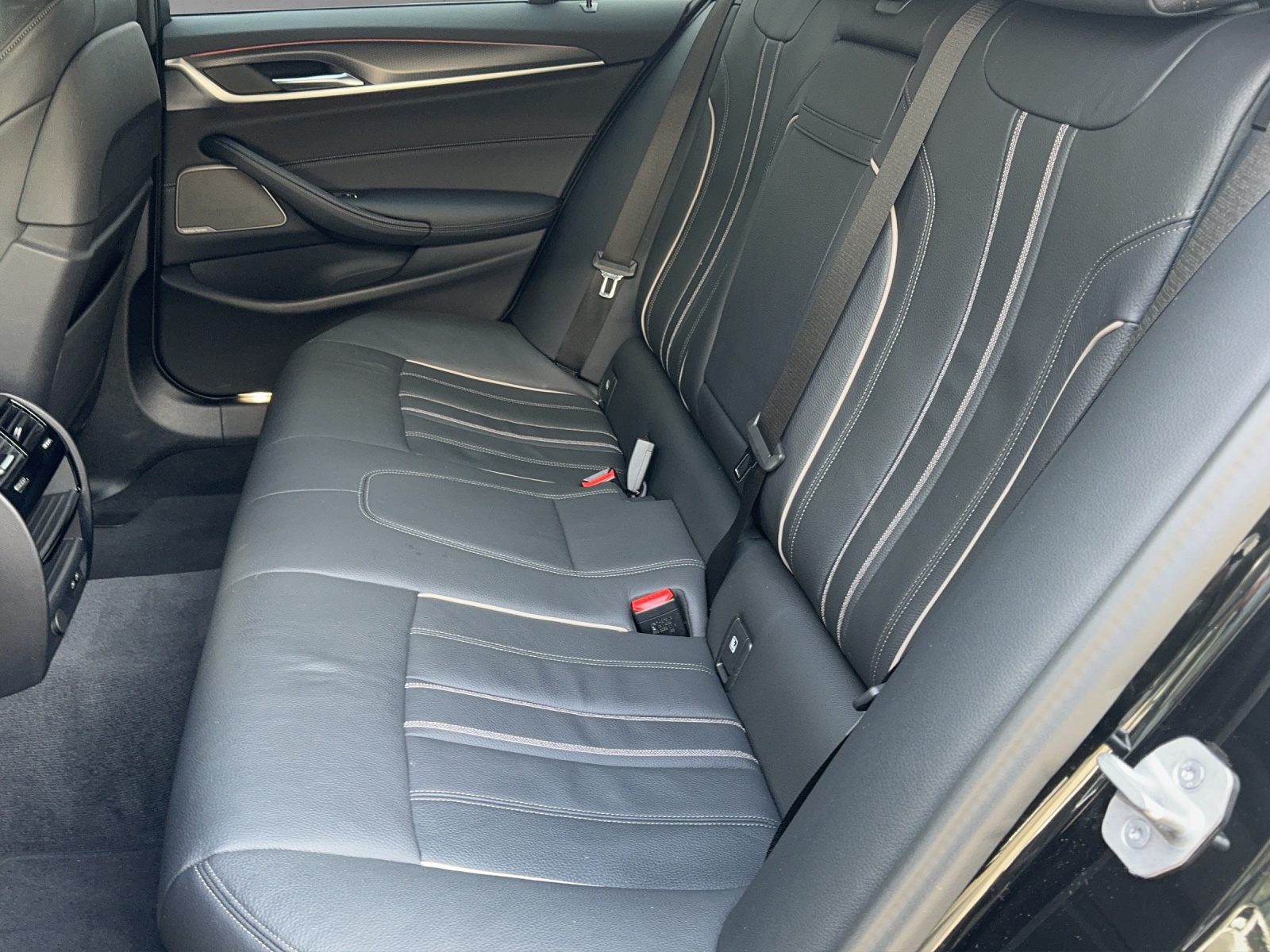BMW 520d xDrive 48V Touring Pure M Sport Edition-image-16