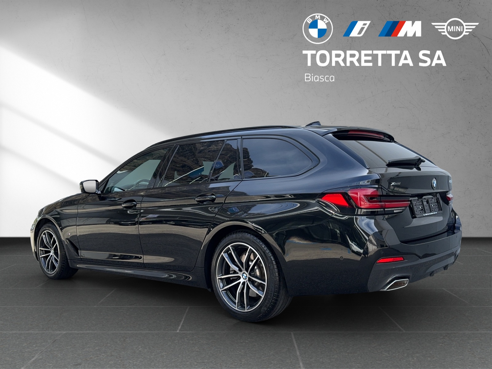 BMW 520d xDrive 48V Touring Pure M Sport Edition-image-2