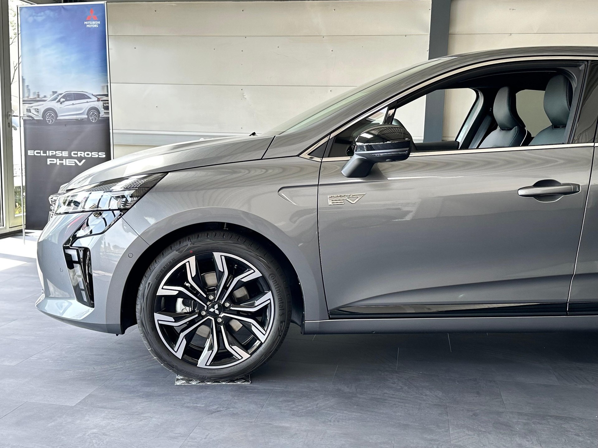 MITSUBISHI Colt 1.6 HEV Instyle-showroom-element-1