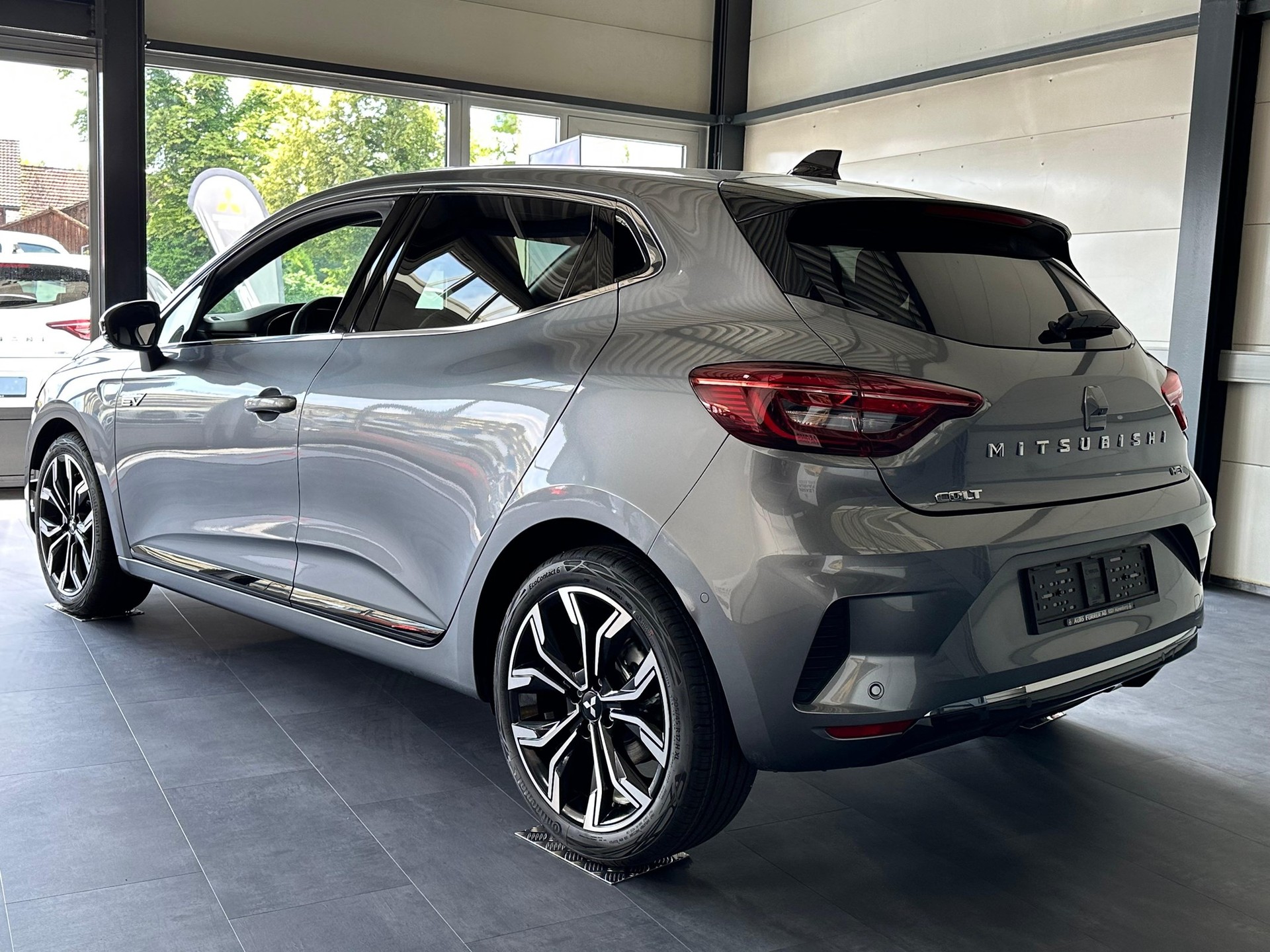 MITSUBISHI Colt 1.6 HEV Instyle-showroom-element-3