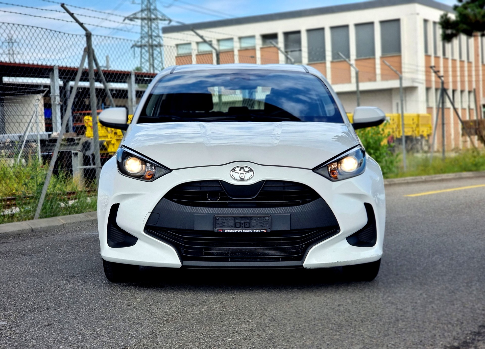 TOYOTA Yaris 1.0 Active-showroom-element-1
