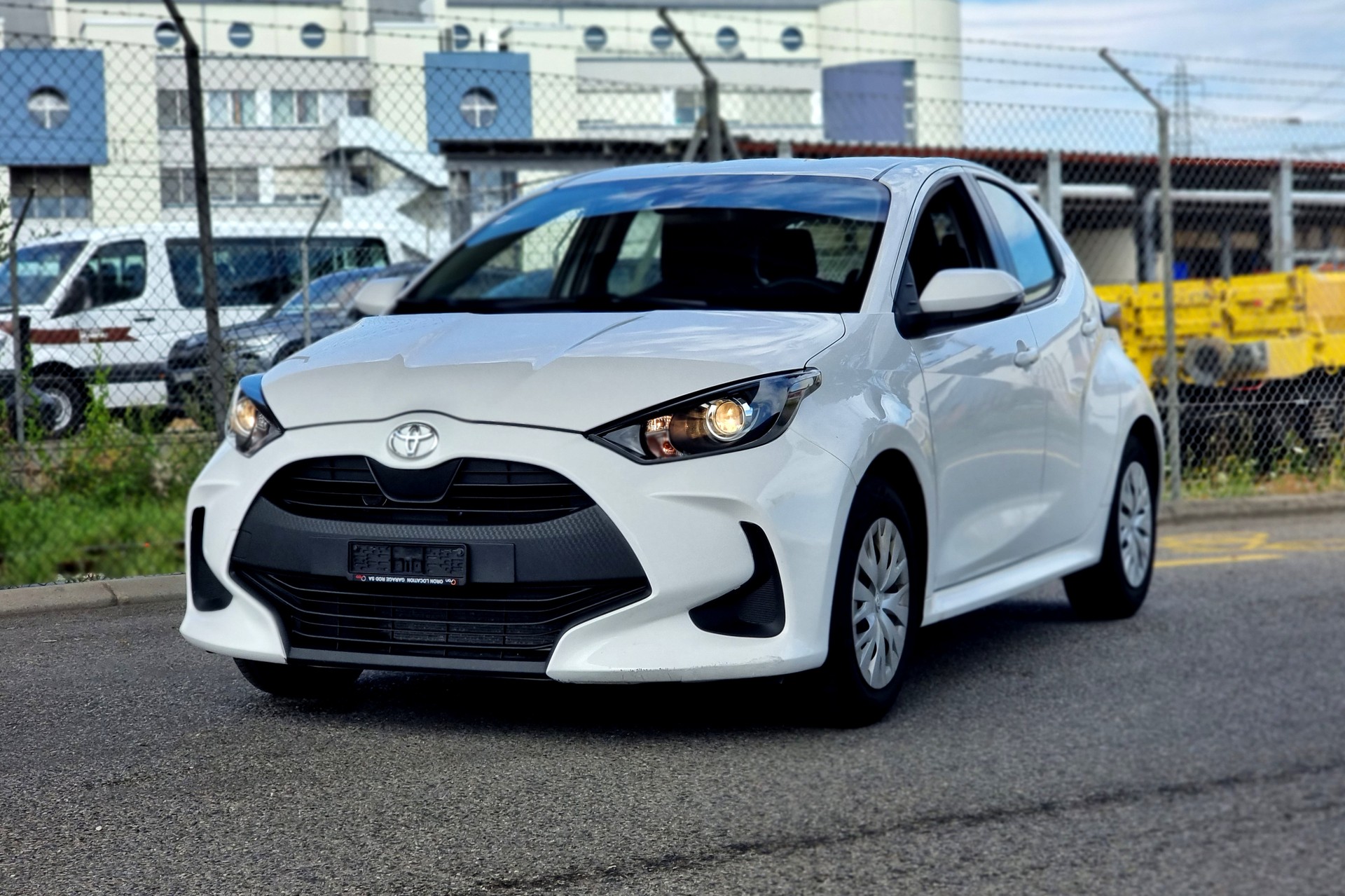 TOYOTA Yaris 1.0 Active-showroom-element-2