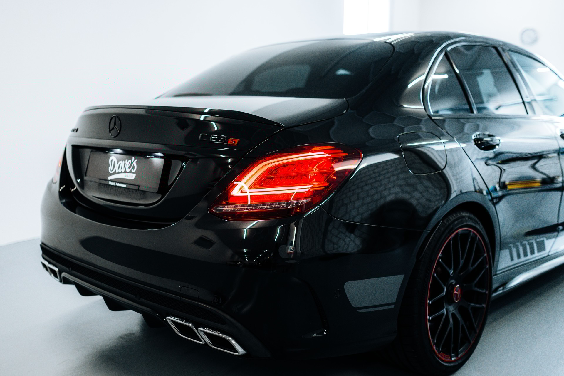 MERCEDES-BENZ C 63 S AMG Edition 1 Speedshift-showroom-element-2