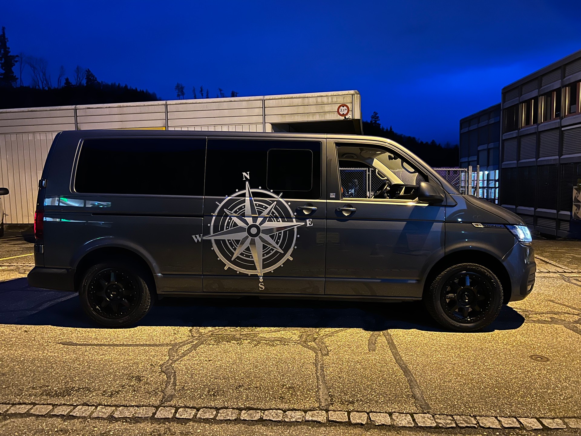 VW CARAVELLE: T6.1 "LANG 3400" MIT 2 X SCHIEBETÜREN. MIT FLÜGELTÜREN HINTEN. DSG 2.0 Bi-TDI  + 9 PLÄTZER + 6 TÜREN CH WAGEN.-showroom-element-1
