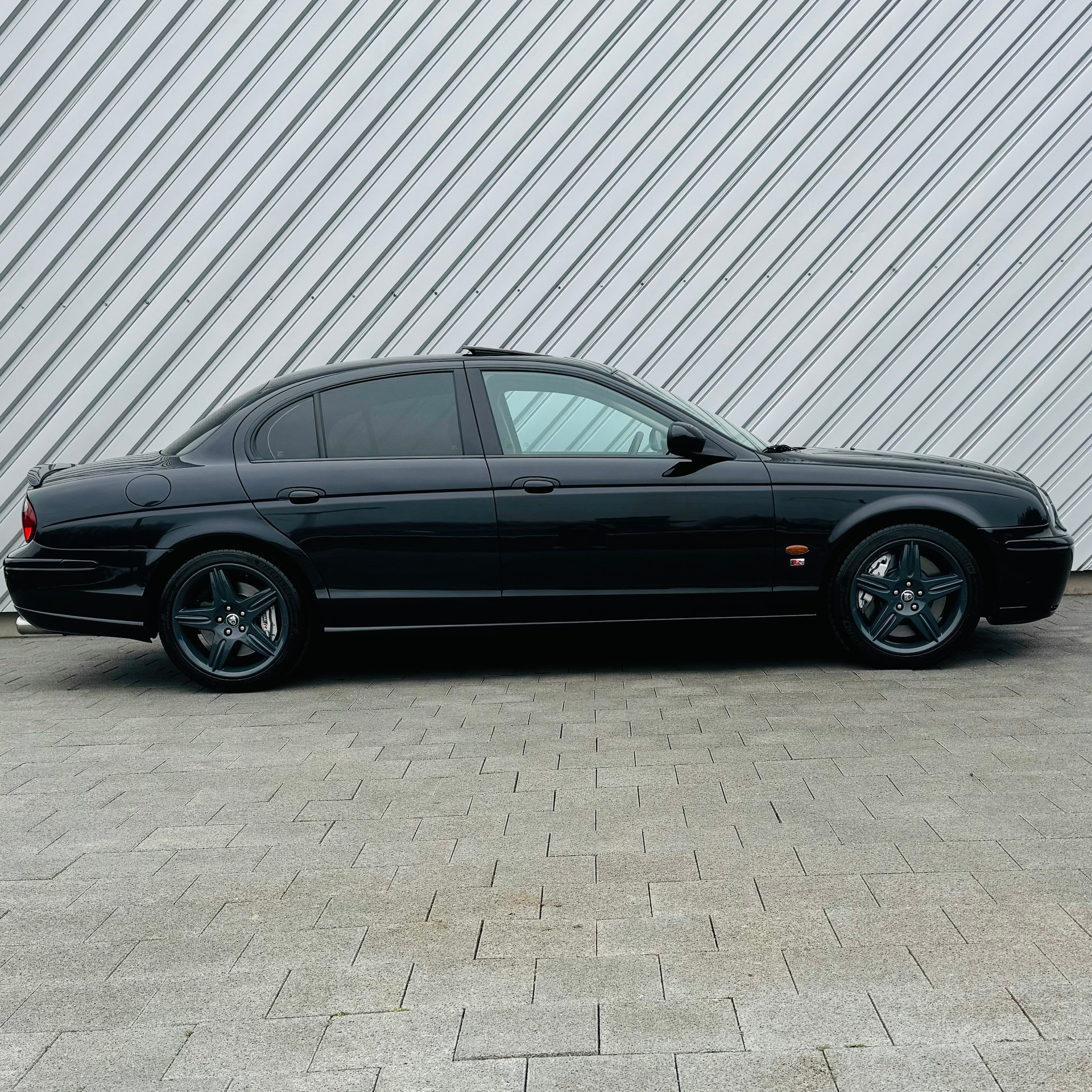 JAGUAR S-Type 4.2 V8 S/C R-showroom-element-1
