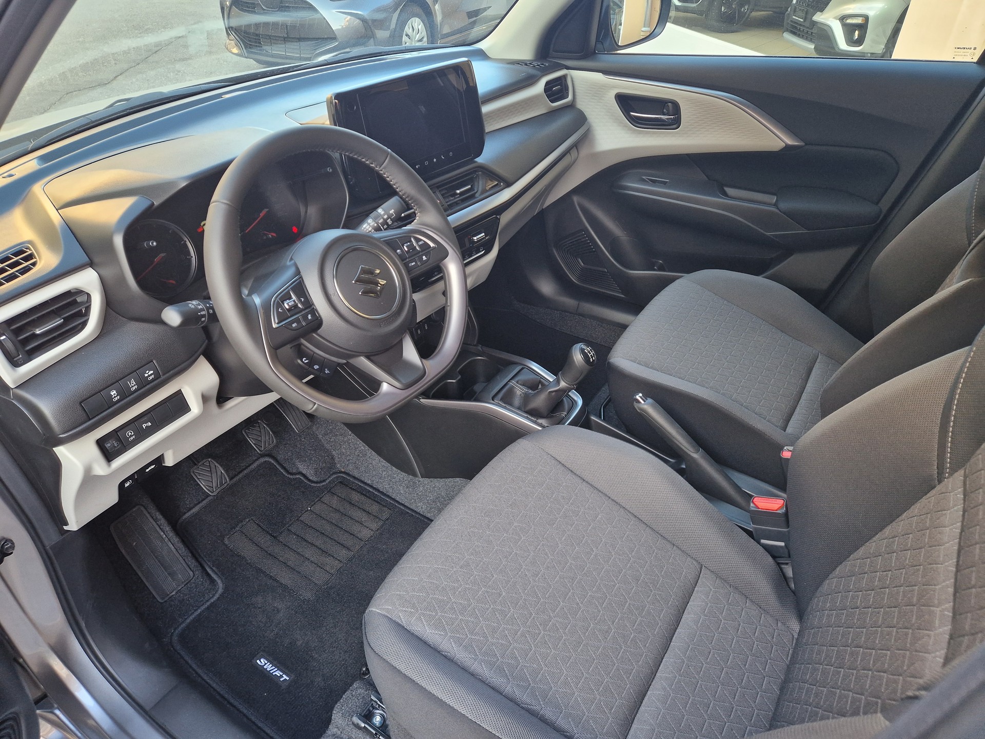 SUZUKI Swift 1.2 Compact Top Hybrid 4x4-image-2