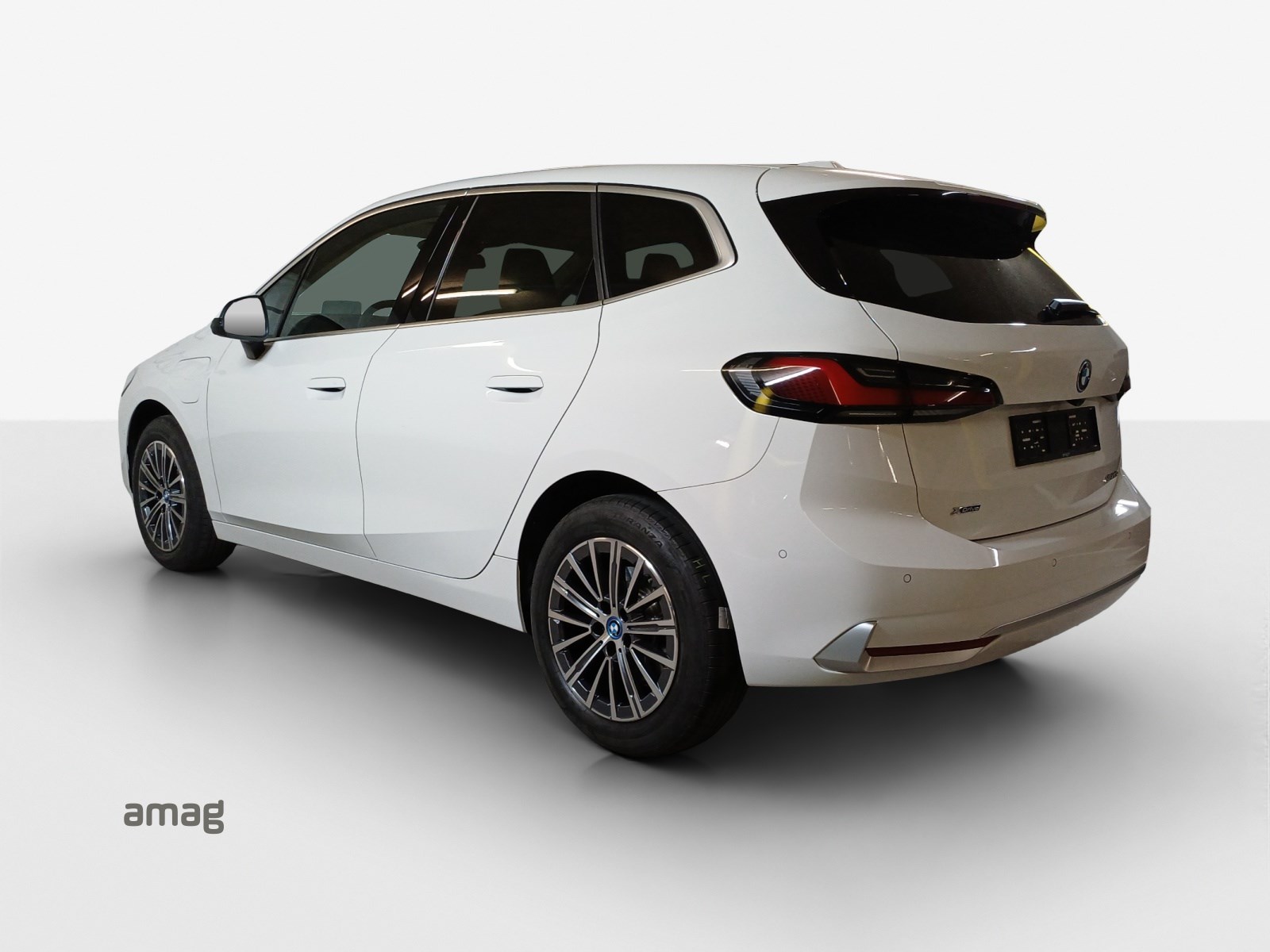BMW 230e xDrive Active Tourer Luxury Line-showroom-element-2