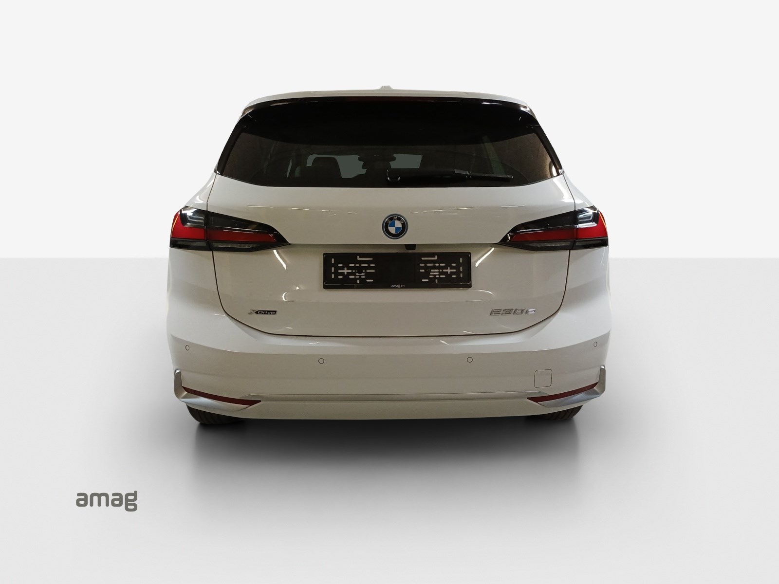 BMW 230e xDrive Active Tourer Luxury Line-showroom-element-3