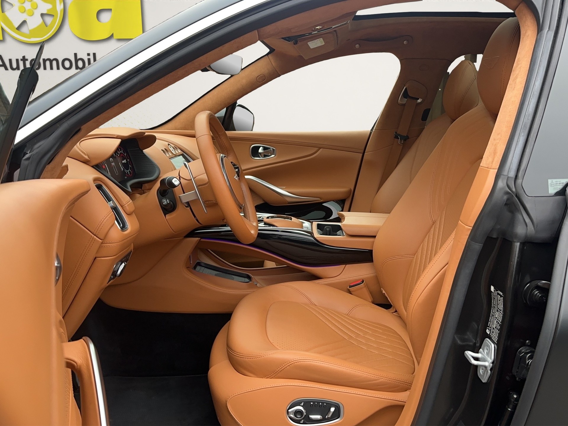 ASTON MARTIN DBX 4.0 V8 (CH)-image-11