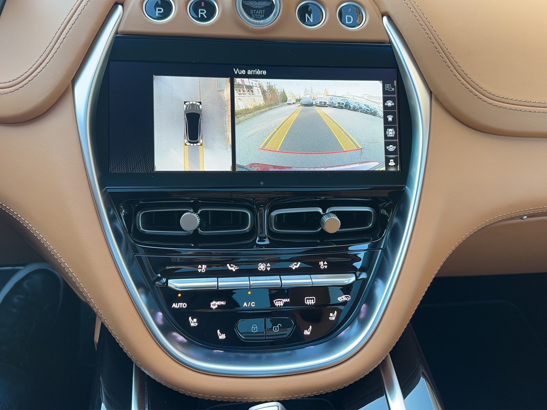 ASTON MARTIN DBX 4.0 V8 (CH)-image-17