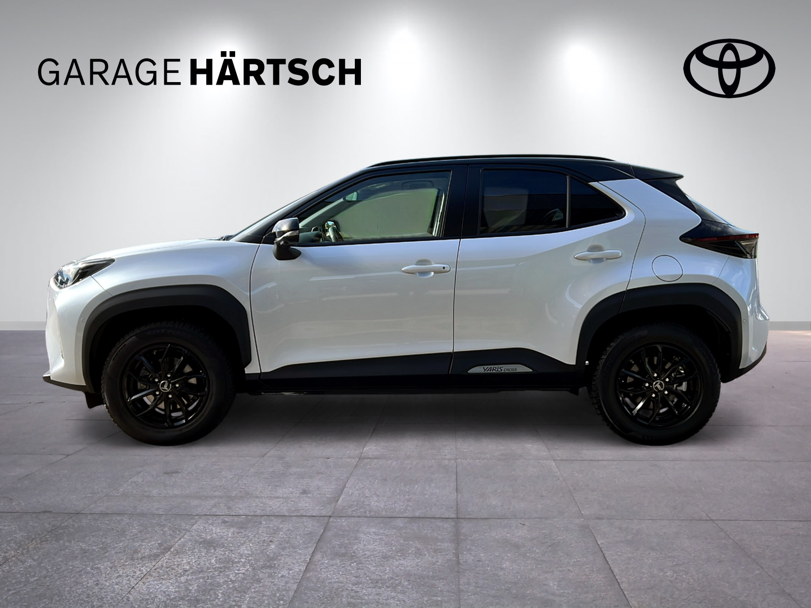 TOYOTA Yaris Cross 1.5 VVT-i HSD Premium AWD-i-showroom-element-1