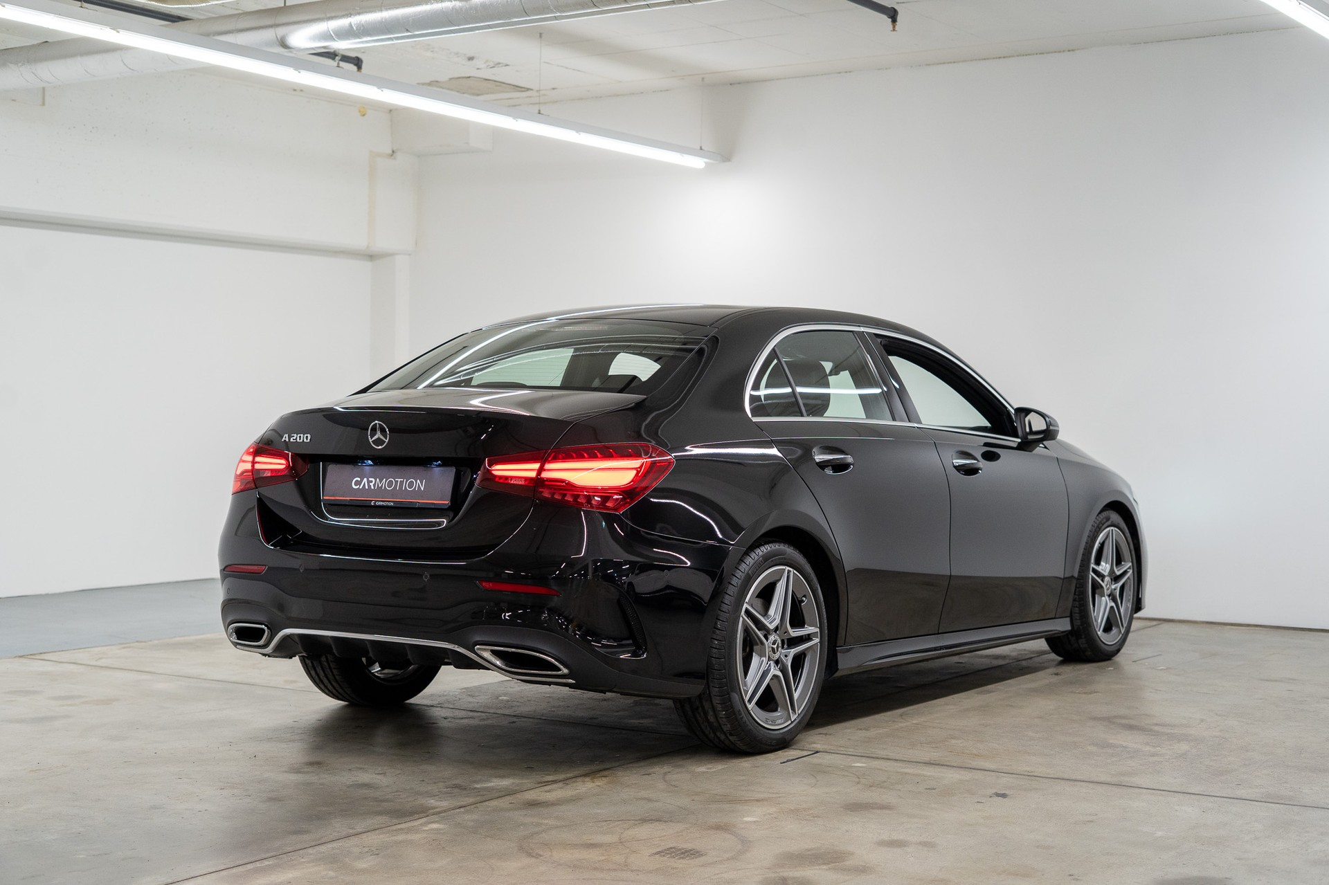 MERCEDES-BENZ A 200 AMG Line Limousine *Facelift*-showroom-element-3