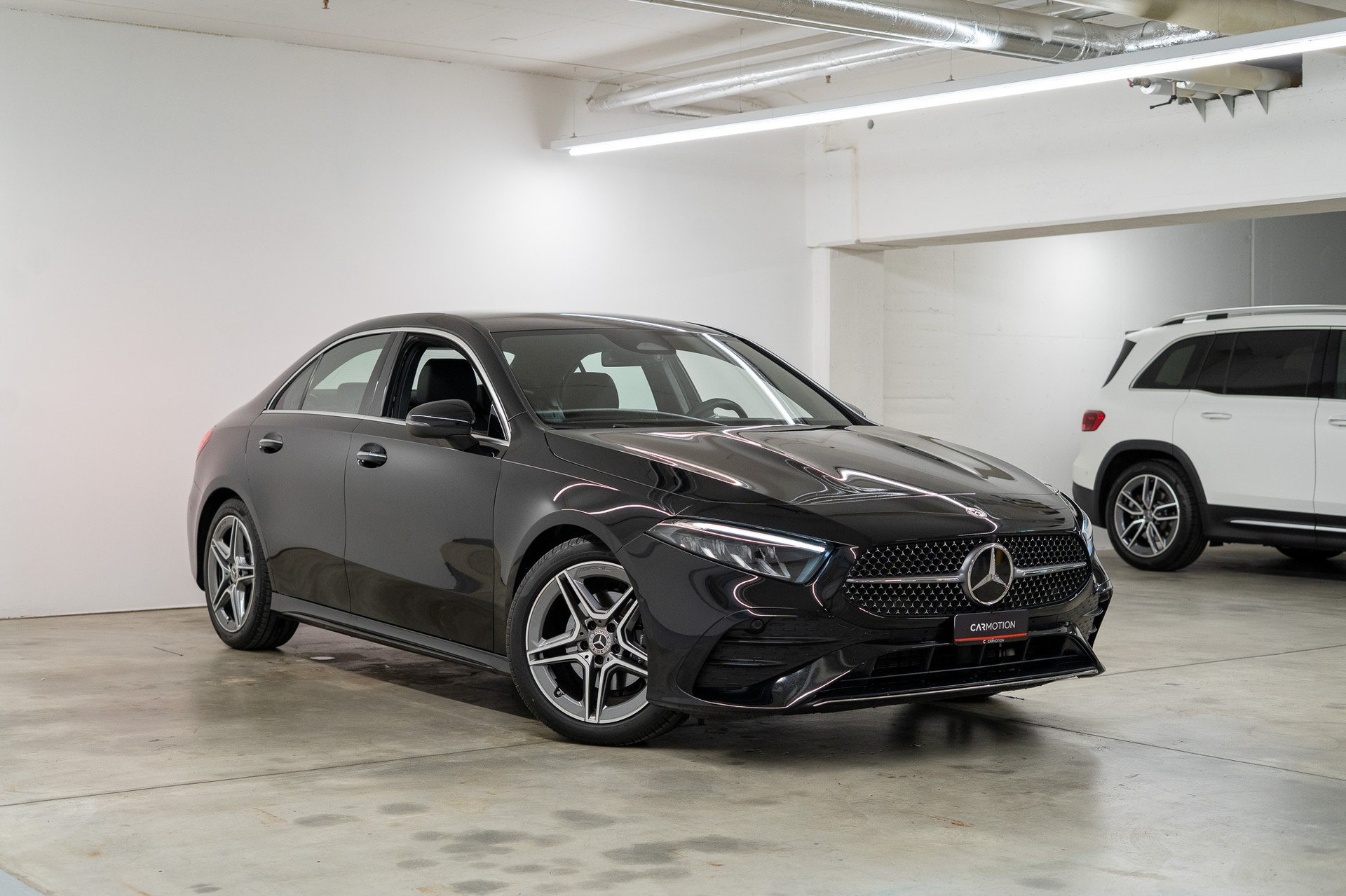 MERCEDES-BENZ A 200 AMG Line Limousine *Facelift*-showroom-element-2