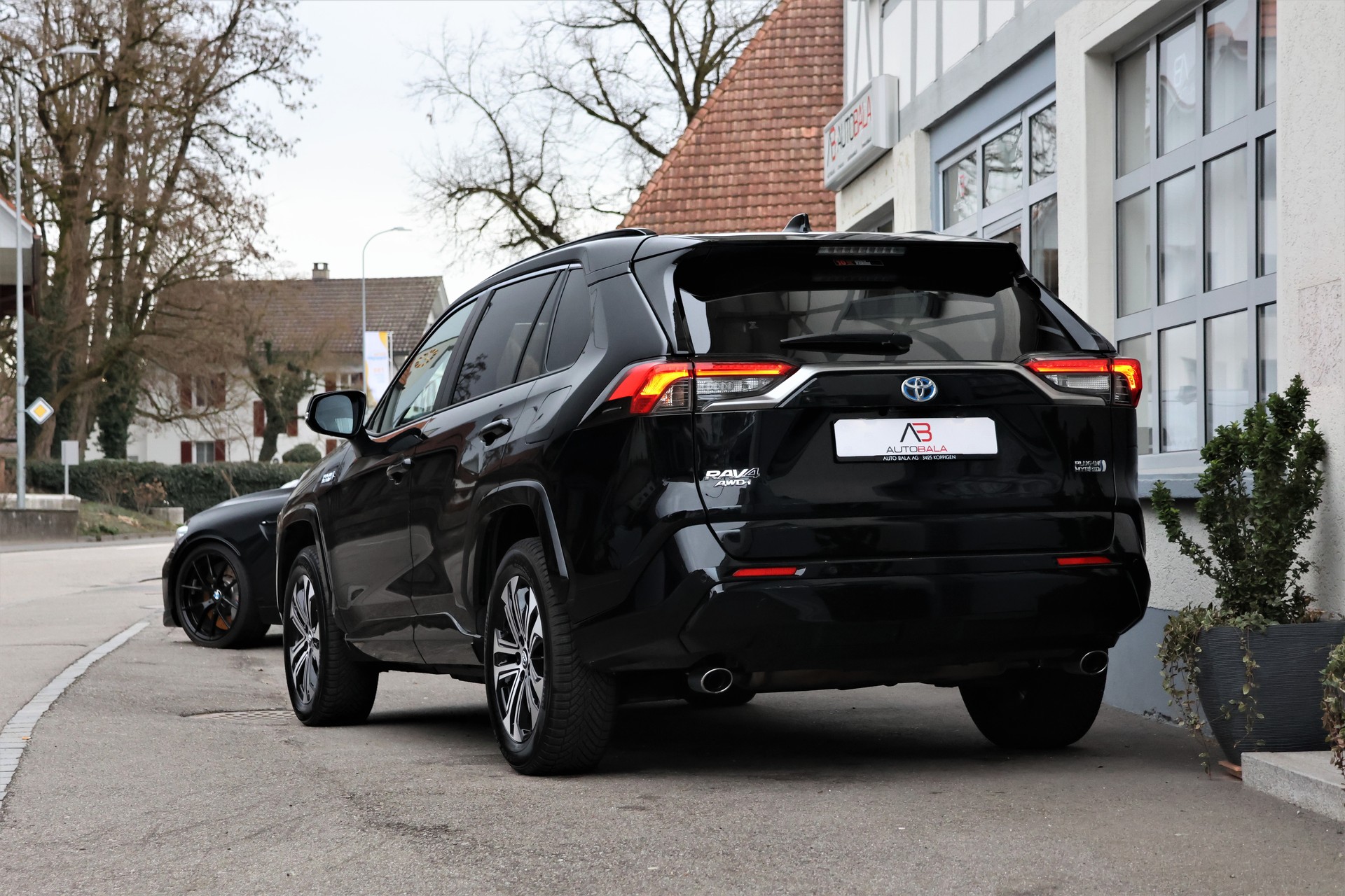 TOYOTA RAV-4 2.5 PHEV Premium e-CVT 4WD (CH)-showroom-element-2