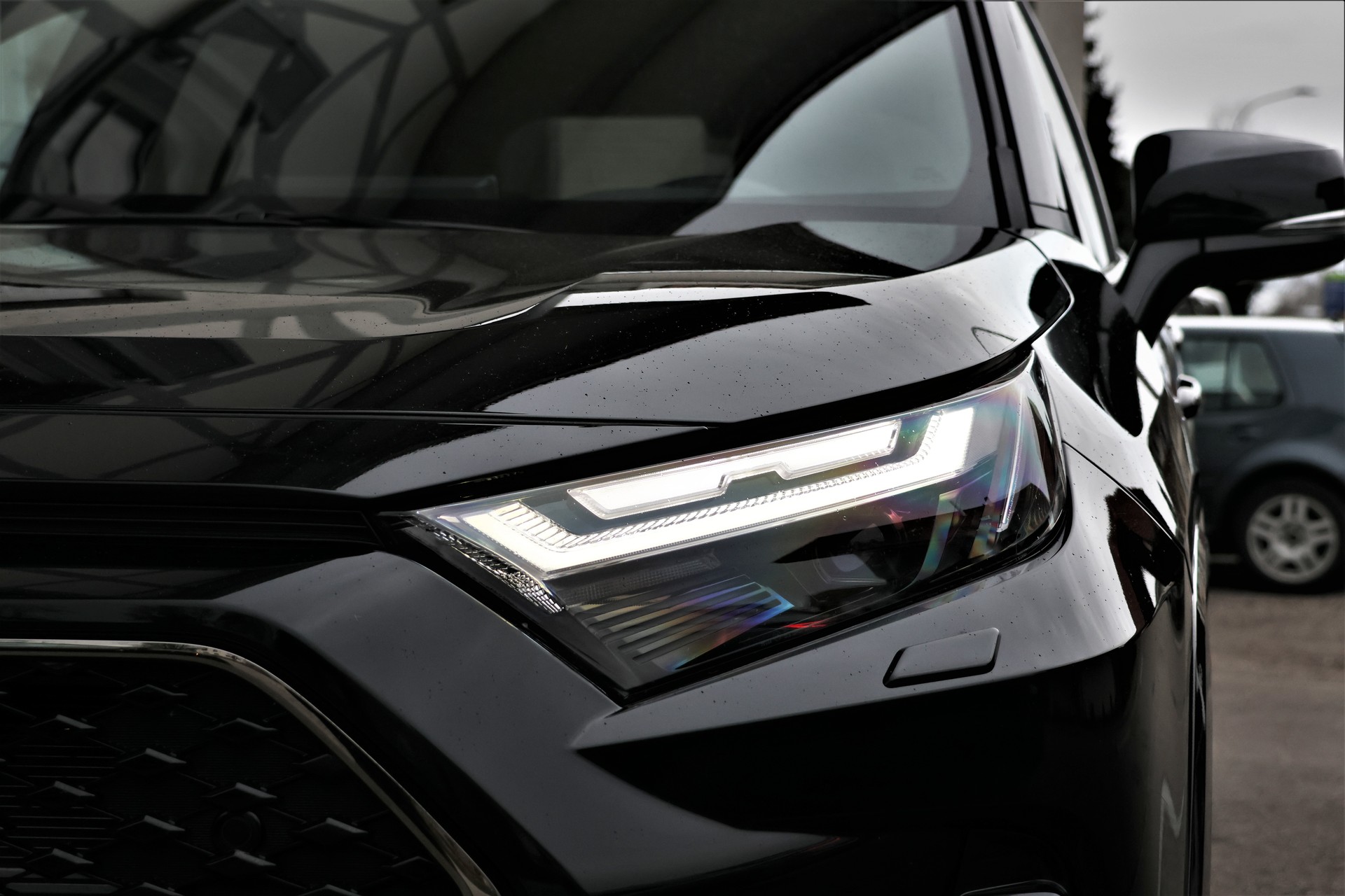 TOYOTA RAV-4 2.5 PHEV Premium e-CVT 4WD (CH)-showroom-element-1