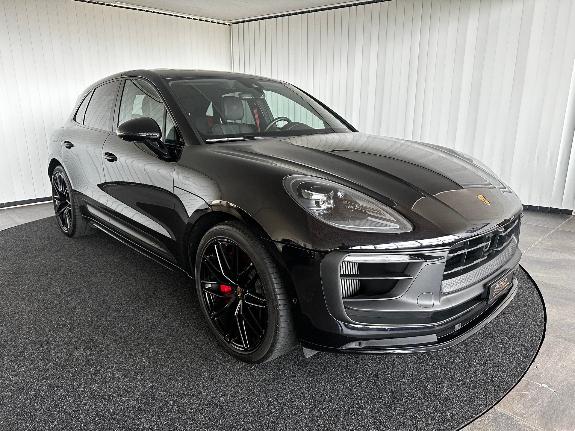 PORSCHE Macan GTS PDK-showroom-element-2
