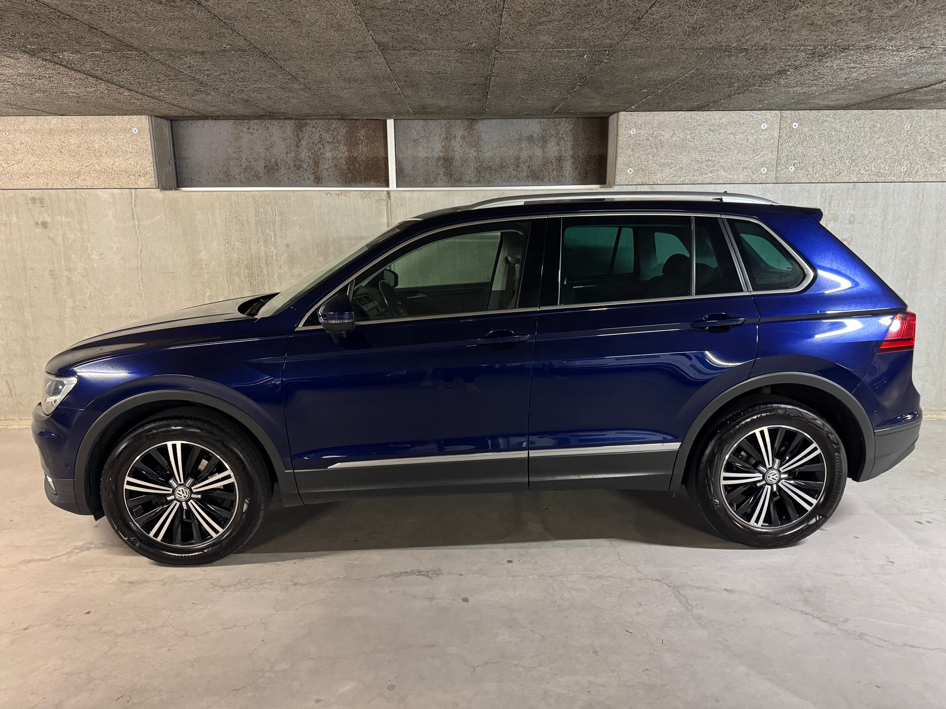 VW Tiguan 2.0 TDI SCR Comfortline 4Motion DSG-showroom-element-1