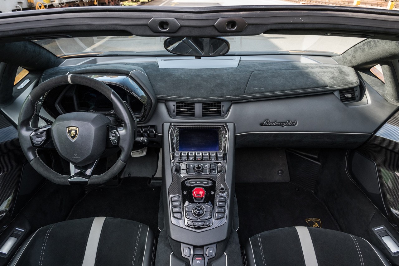 LAMBORGHINI AVENTADOR LP-750 SV Roadster Kaufen