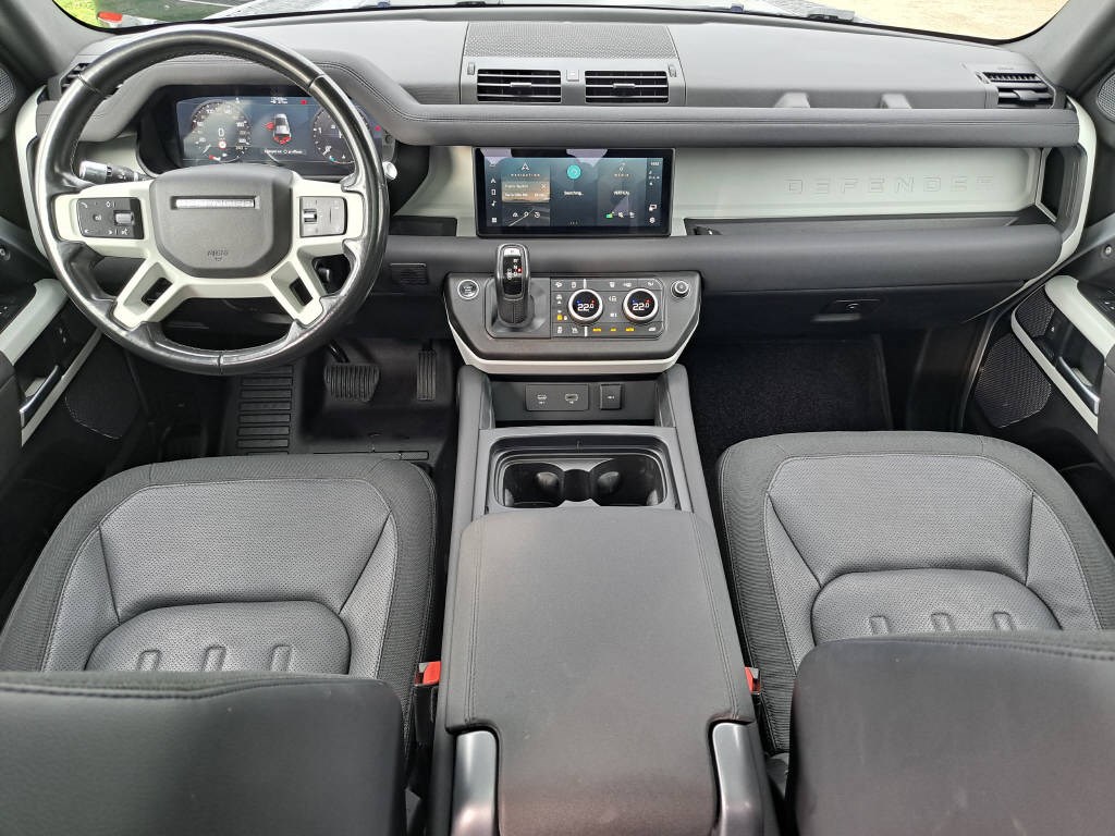 LAND ROVER Defender 110 2.0 SD4 240 First Edition-image-8