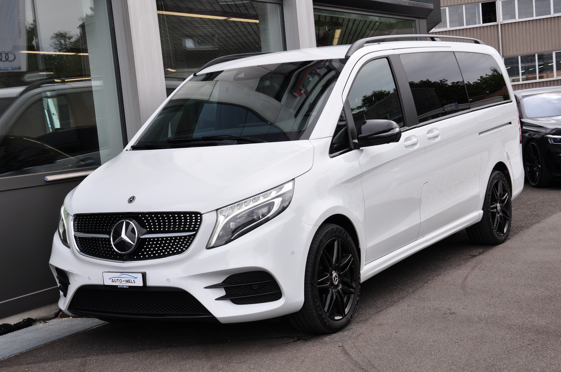 MERCEDES-BENZ V 300 d lang AMG Line Swiss Edition 4Matic 9G-Tronic-showroom-element-2