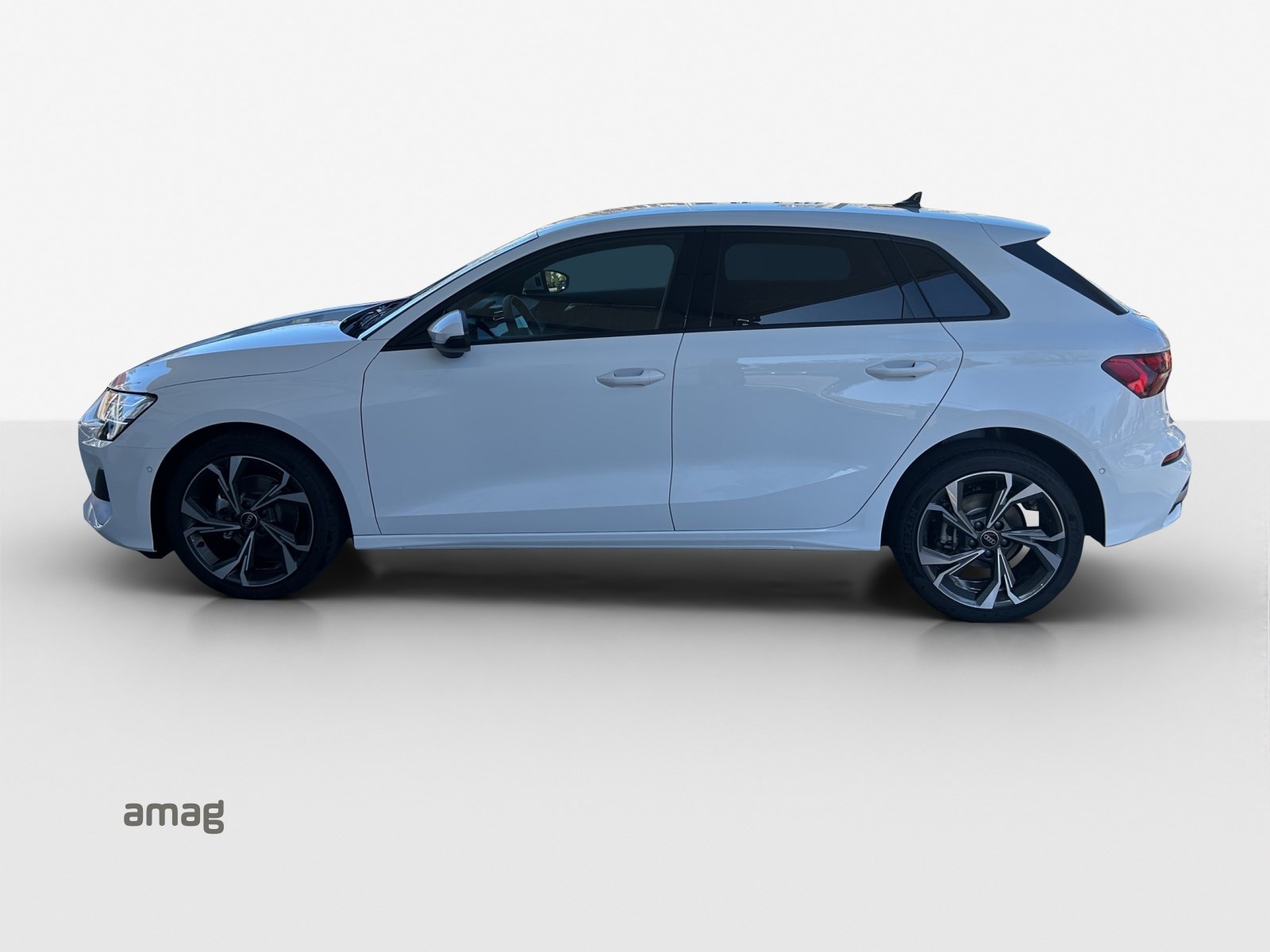AUDI A3 Sportback 35 TFSI Attraction-showroom-element-1