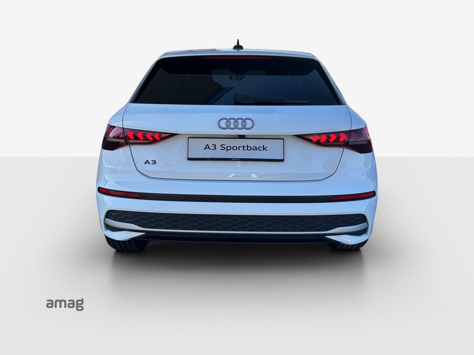 AUDI A3 Sportback 35 TFSI Attraction-showroom-element-3