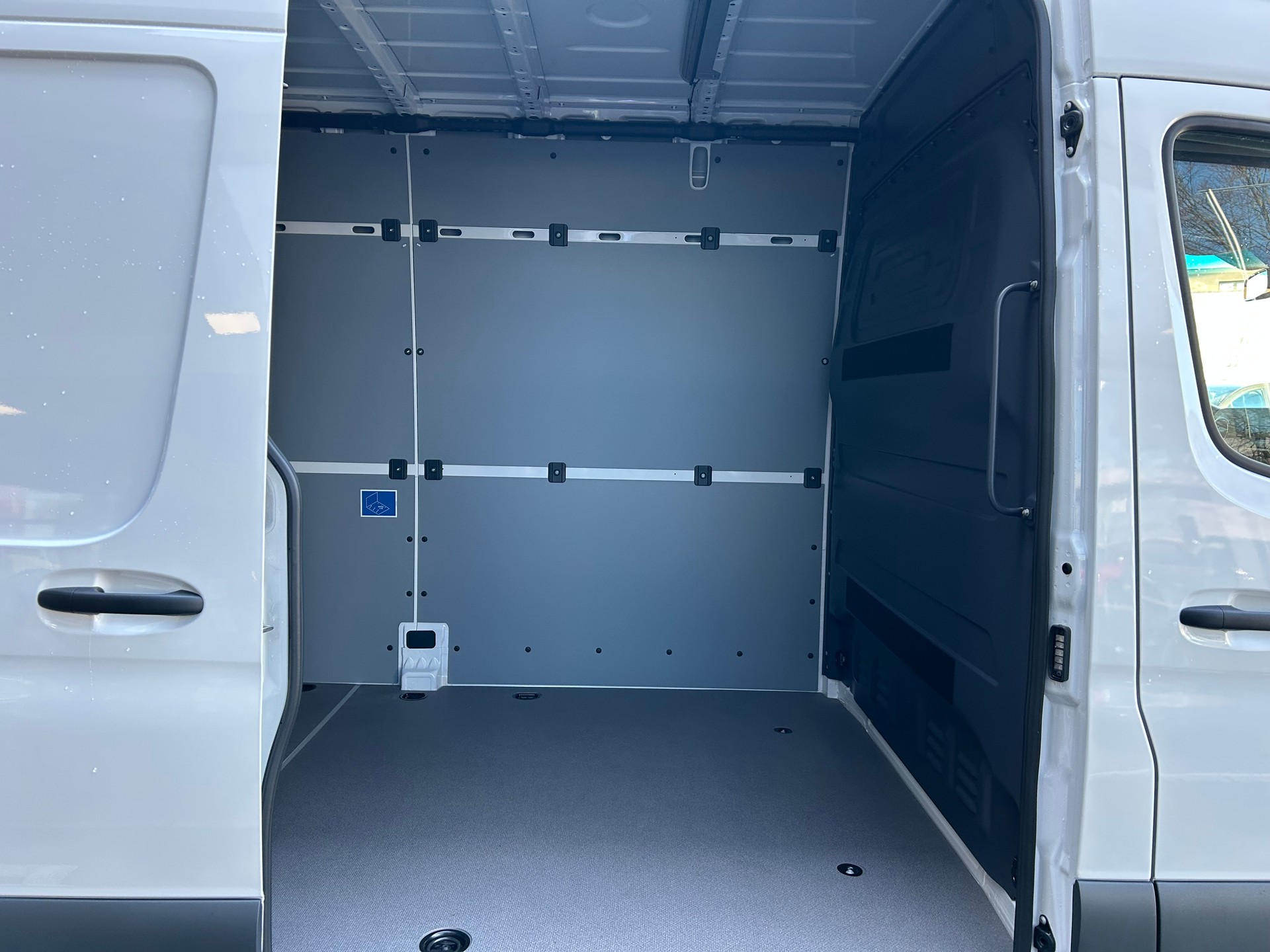 MERCEDES-BENZ eSprinter 312 47kWh Standard-image-17