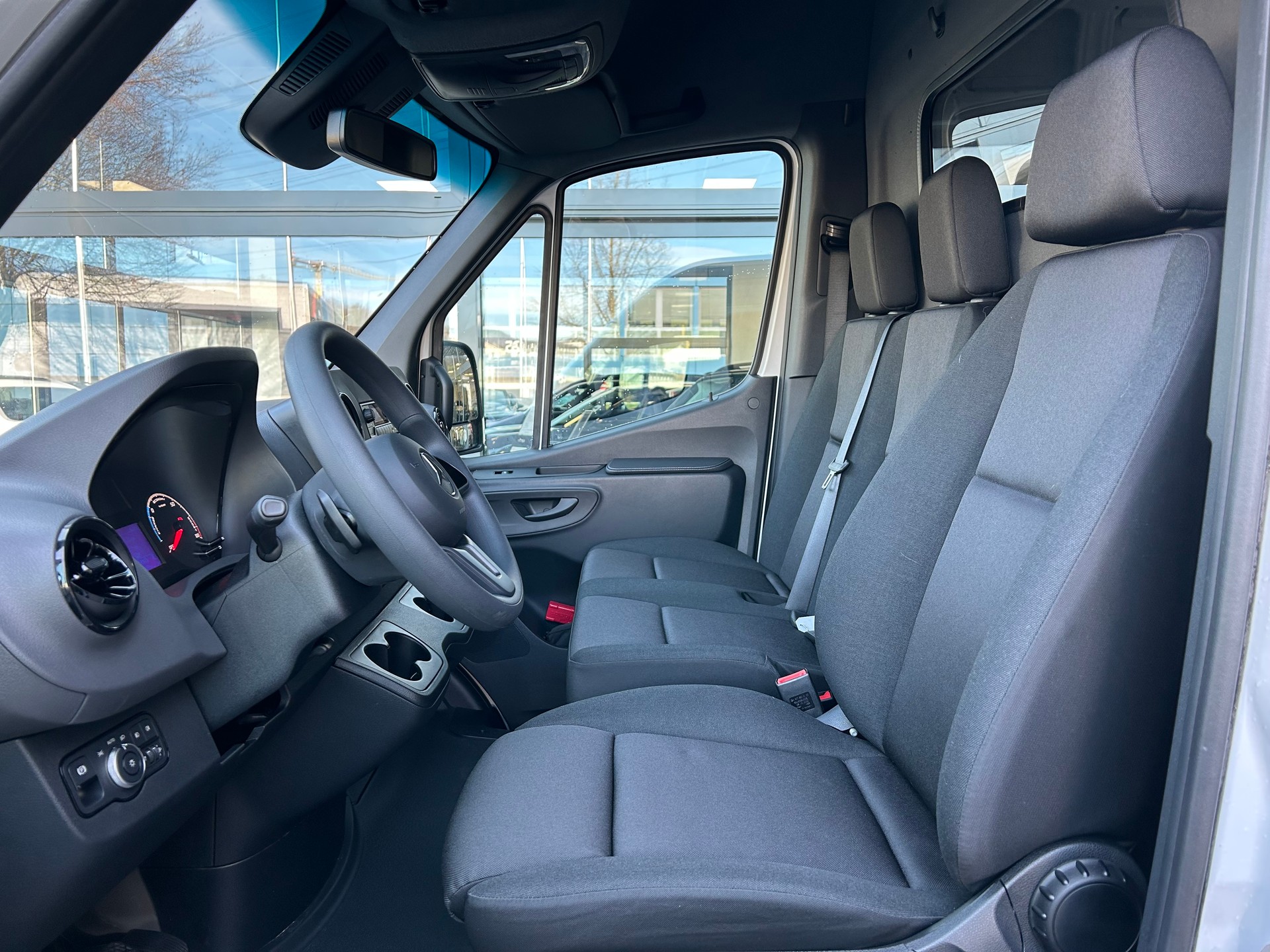 MERCEDES-BENZ eSprinter 312 47kWh Standard-image-11