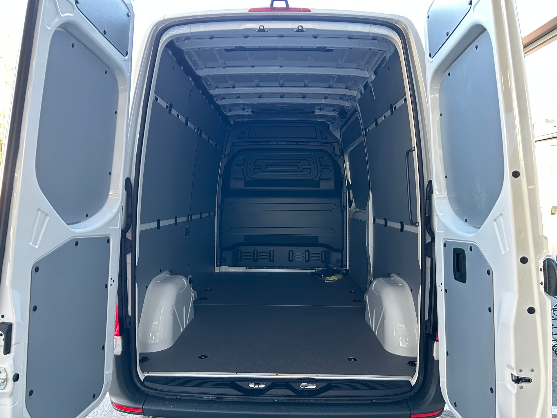 MERCEDES-BENZ eSprinter 312 47kWh Standard-image-15