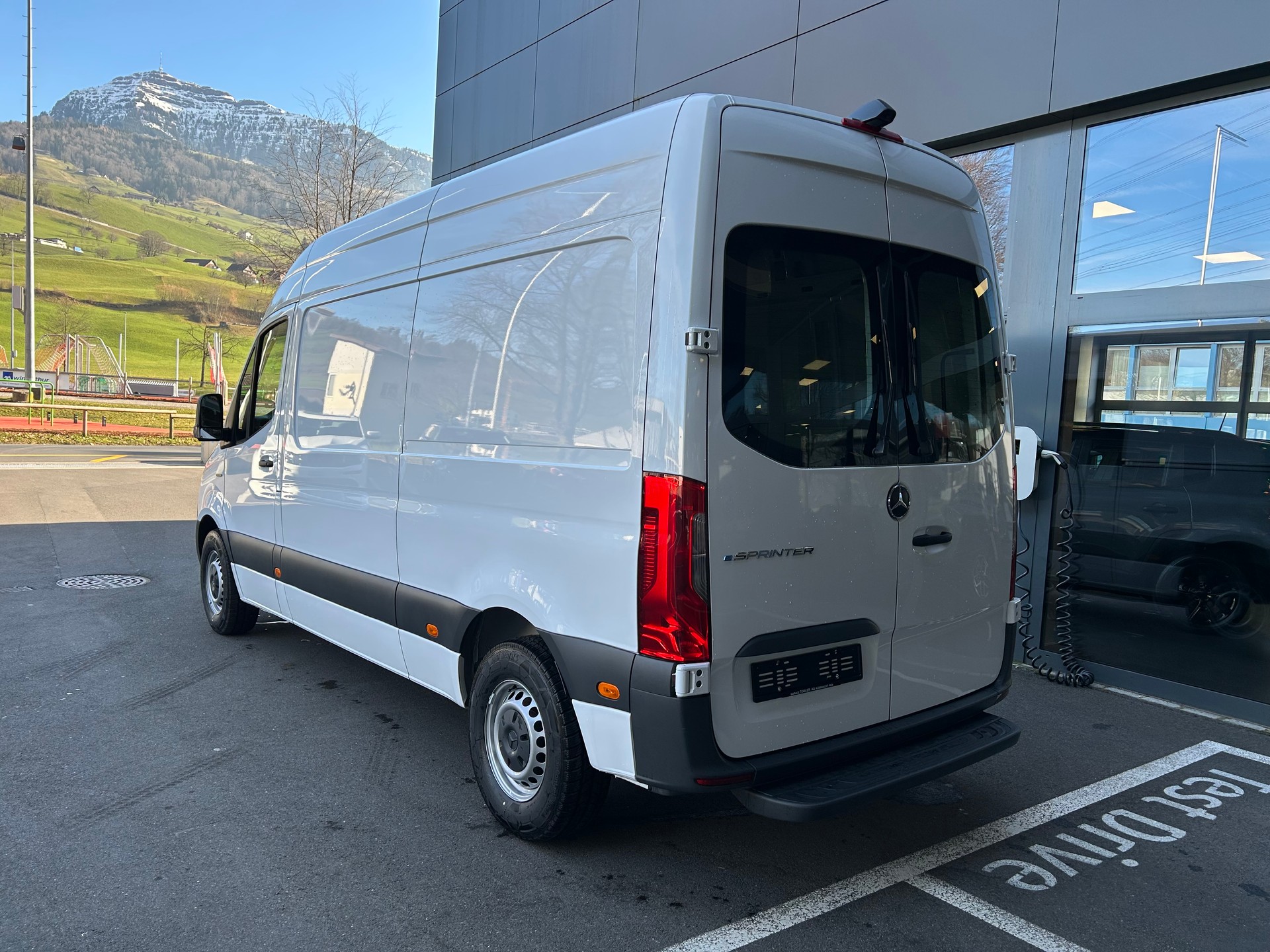 MERCEDES-BENZ eSprinter 312 47kWh Standard-image-8
